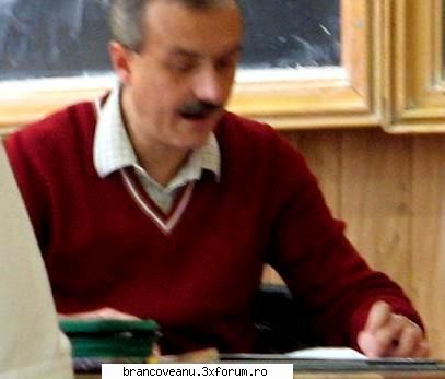 hai ca deja si profu asta merita o poza :d :rotfl: cei mai tari profesori !